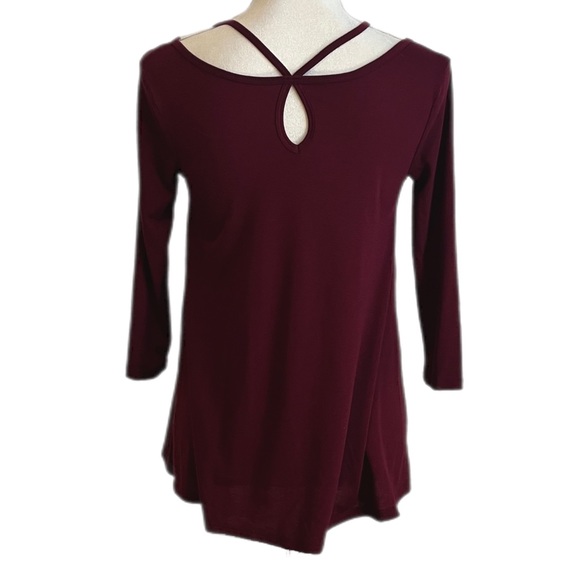SO Flowy Top With Cute Strappy Neckline Maroon Size XS - Picture 2 of 4